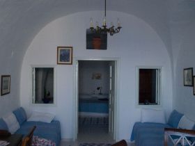 SantoriniAppartmentInside.jpg